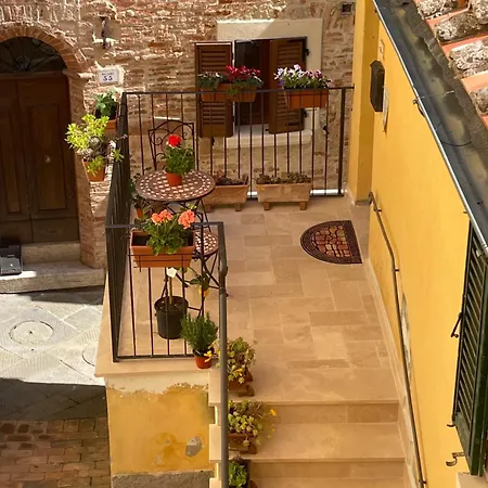 Il Grottino, Tuscan Village *